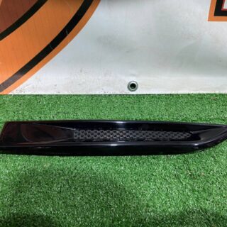 T4A27230 Fender grille right Jaguar F-Pace X761 (2017-) used cost 106,61 € in stock 1 pcs.