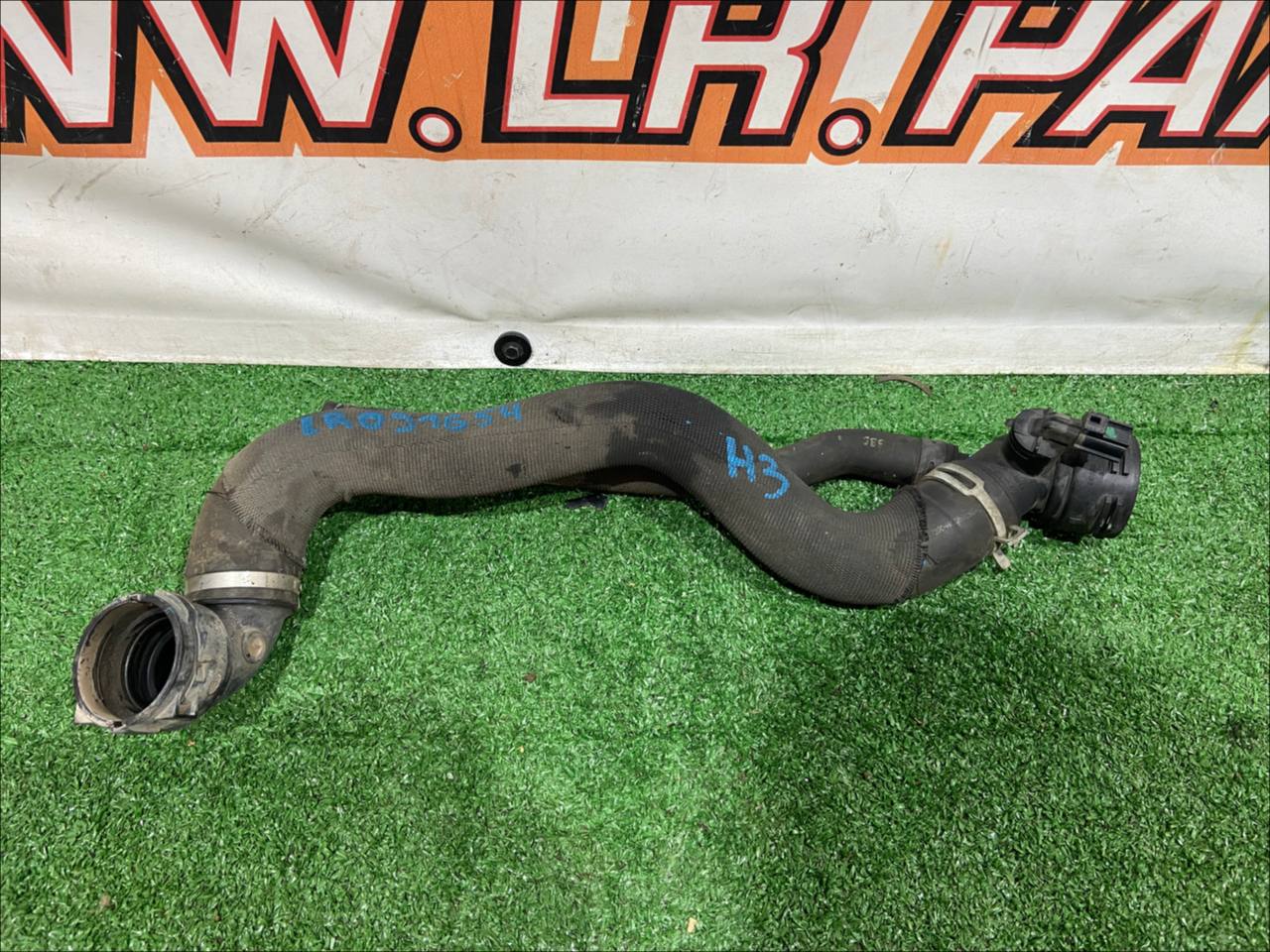 T4A2941 Lower Cooling Pipe Jaguar F-Pace X761 (2017-) Used cost 40 € in stock 1 pcs.