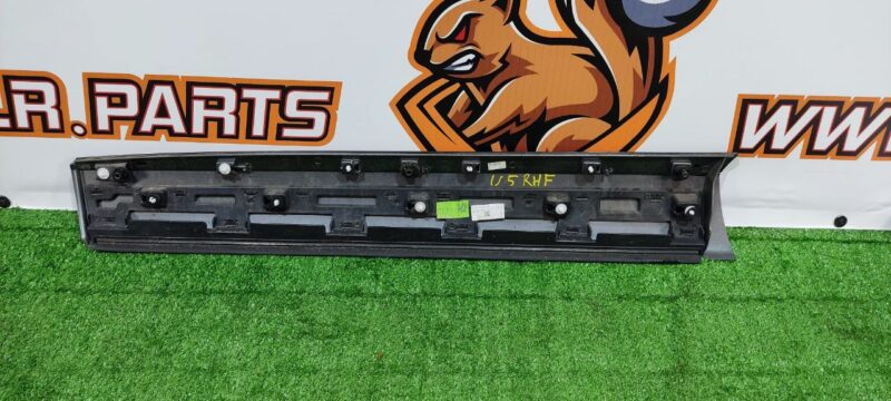 T4A3495LML Front right door molding Jaguar F-Pace X761 (2017-) Used cost 80 € in stock 1 pcs.