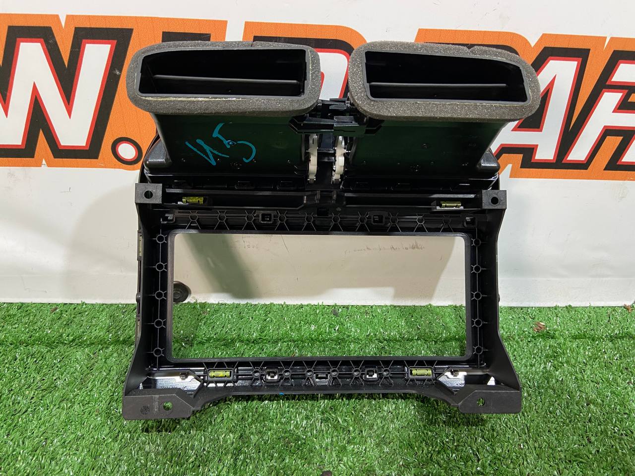 T4A3587 Front console overlay for Jaguar F-Pace X761 (2017-) Used cost 50 € in stock 1 pcs.