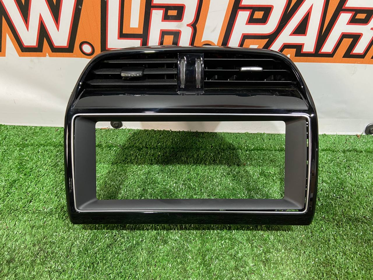 T4A3587 Front console overlay for Jaguar F-Pace X761 (2017-) Used cost 50 € in stock 1 pcs.