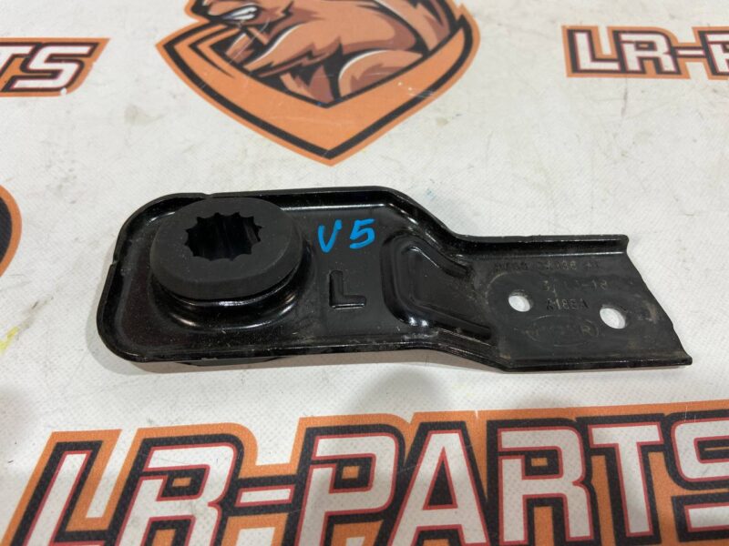 T4A37055 Bracket cushion radiator left Jaguar F-Pace Used cost 15 € in stock 13 pcs.
