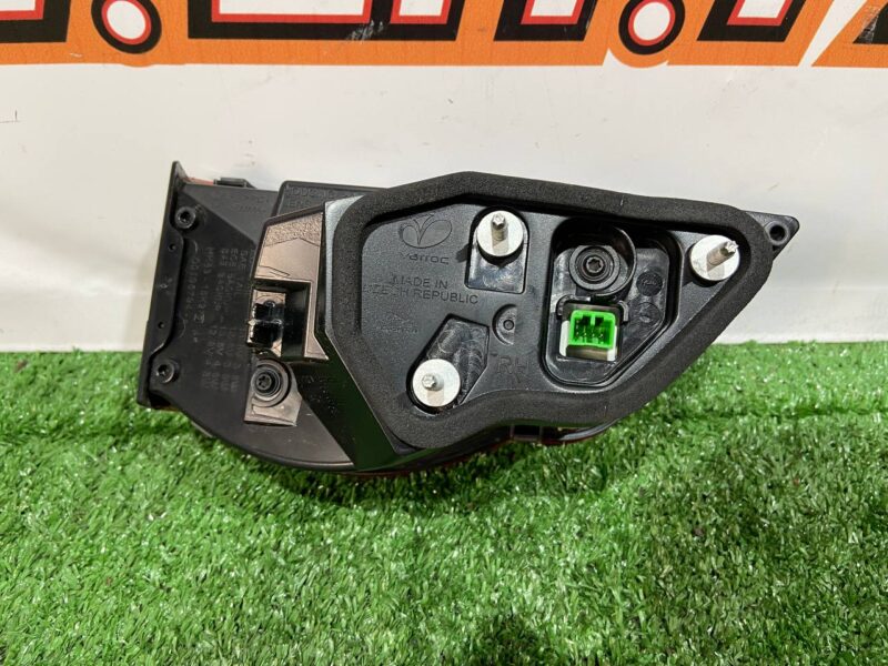 T4A37911 Rear right light in the trunk lid, inner, Jaguar F-Pace X761 (2017-) Used cost 70 € in stock 6 pcs.
