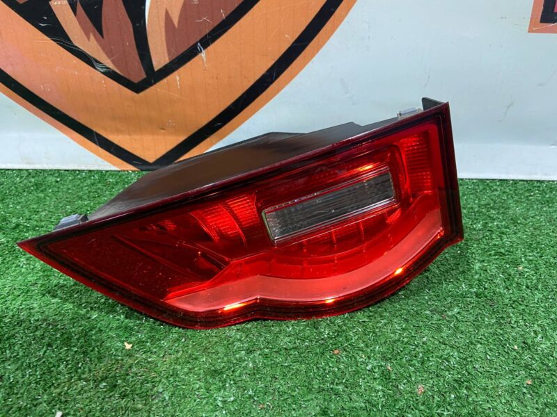 T4A37911 Rear right light in the trunk lid, inner, Jaguar F-Pace X761 (2017-) Used cost 70 € in stock 6 pcs.