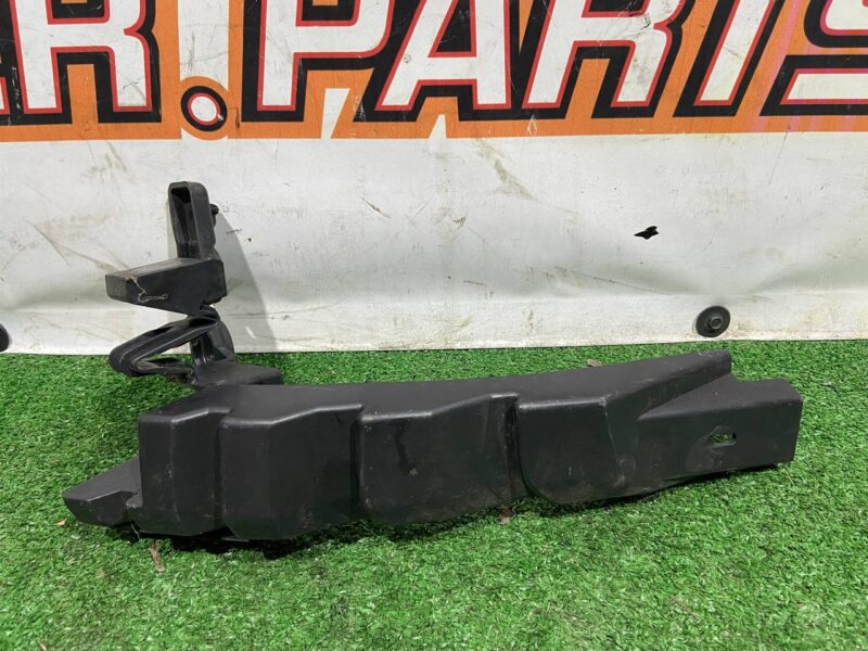 T4A39001 Bumper mounting bracket rear left Jaguar F-Pace Used cost 40 € in stock 4 pcs.