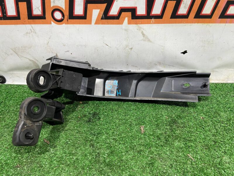 T4A39001 Bumper mounting bracket rear left Jaguar F-Pace Used cost 40 € in stock 4 pcs.