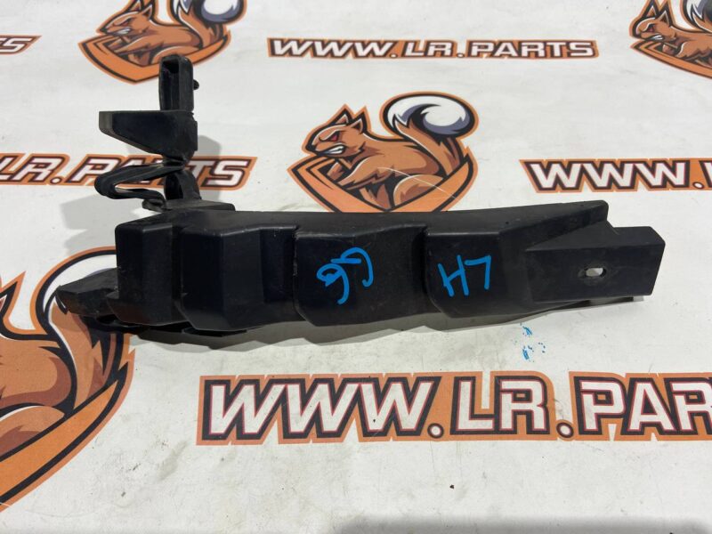 T4A39001 Bumper mounting bracket rear left Jaguar F-Pace Used cost 40 € in stock 4 pcs.