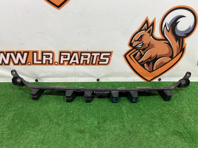 T4A39002 Rear Bumper Mounting Bracket Jaguar F-Pace X761 (2017-) Used cost 50 € in stock 2 pcs.