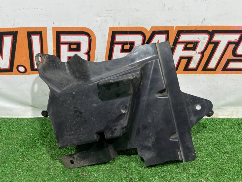 T4A41265 Engine protection front left side Jaguar F-Pace Used cost 10 € in stock 1 pcs.