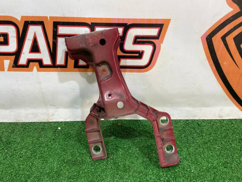T4A41266 Front bumper reinforcement bracket right Jaguar F-Pace X761 (2017-) Used cost 65 € in stock 1 pcs.
