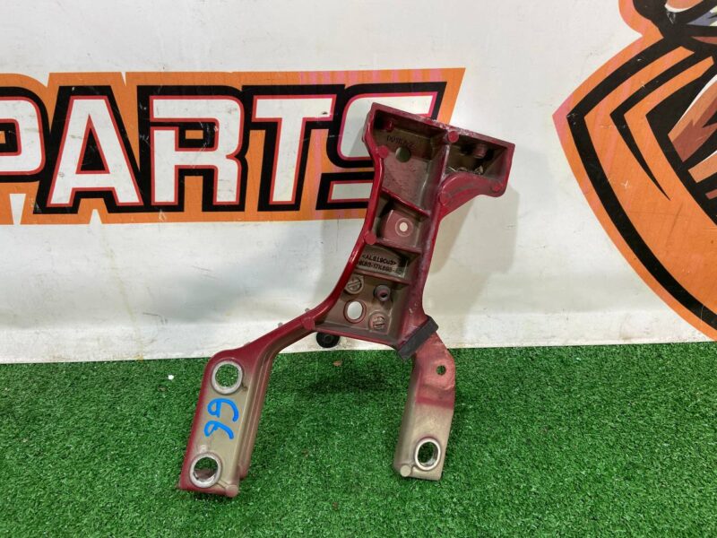 T4A41266 Front bumper reinforcement bracket right Jaguar F-Pace X761 (2017-) Used cost 65 € in stock 1 pcs.