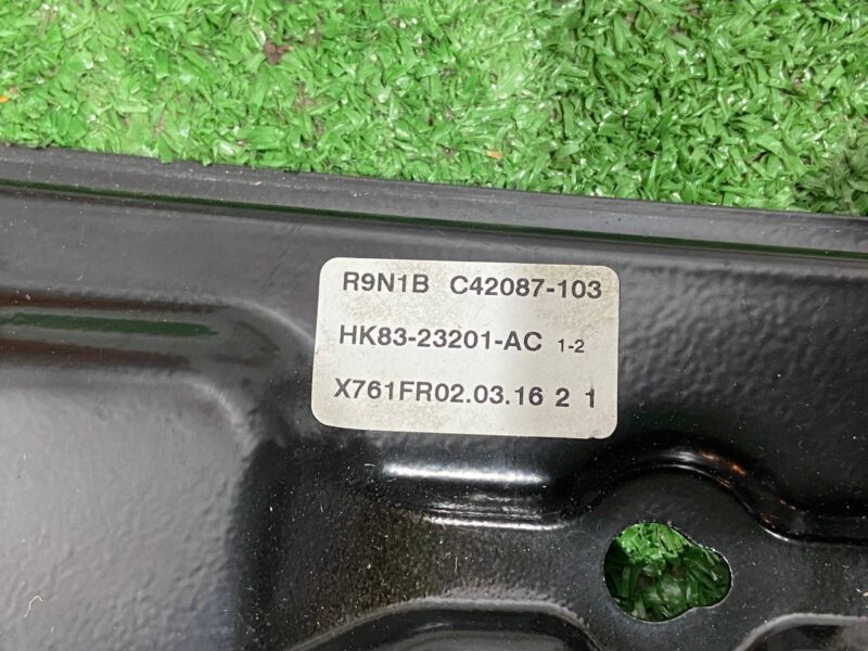 T4A46347 Window regulator front left Jaguar F-Pace X761 (2017-) used cost 100 € in stock 9 pcs.