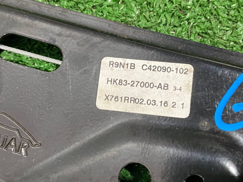 T4A41954 Window lifter rear right electr. Used Jaguar F-Pace X761 (2017-) cost 100 € in stock 11 pcs.