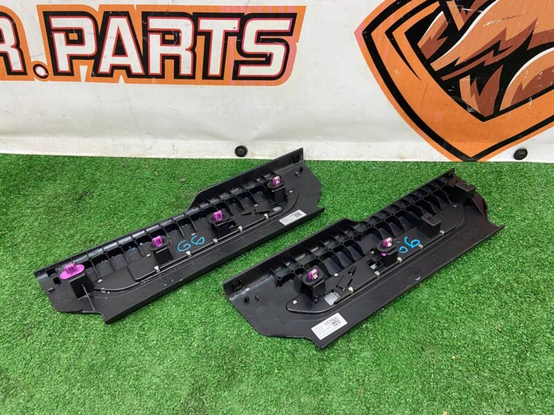 T4A4262PVJ Used Jaguar F-Pace X761 (2017-) front door sill kit cost 25 € in stock 3 pcs.