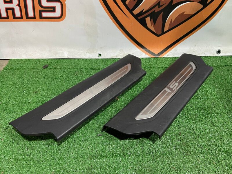 T4A4262PVJ Used Jaguar F-Pace X761 (2017-) front door sill kit cost 25 € in stock 3 pcs.