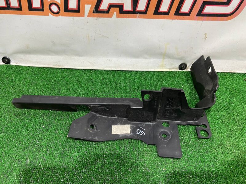 T4A4289 Deflector shield right upper Jaguar F-Pace X761 (2017-) Used cost 38 € in stock 1 pcs.