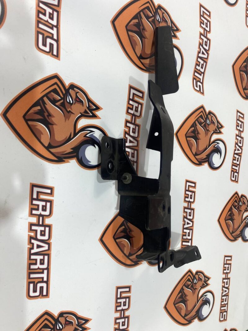 T4A4290 Left upper wind deflector shield Jaguar F-Pace X761 (2017-) Used cost 35 € in stock 1 pcs.