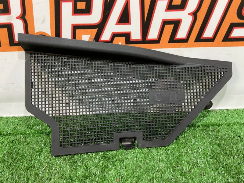 T4A4298 Frill grille right Jaguar F-Pace X761 (2017-) used cost 50 € in stock 2 pcs.