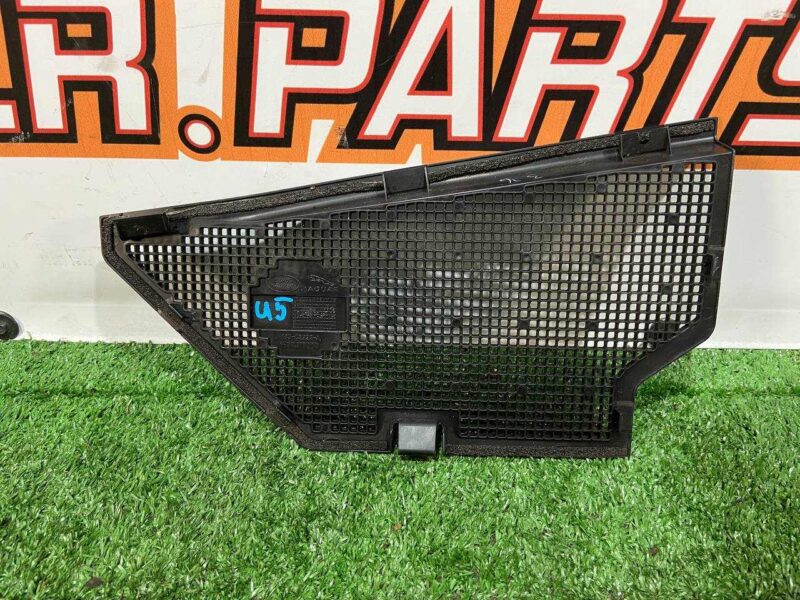 T4A4298 Frill grille right Jaguar F-Pace X761 (2017-) used cost 50 € in stock 2 pcs.