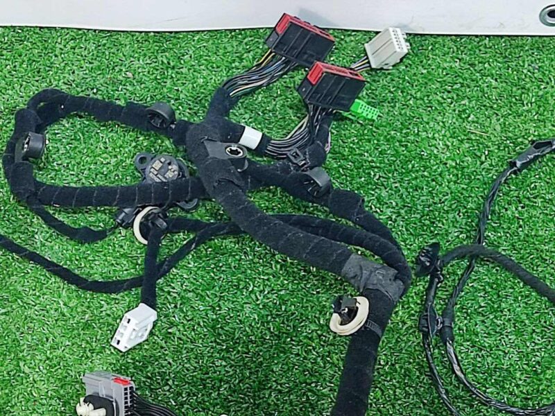 T4A5135 Front Left Door Wiring Used Jaguar F-Pace X761 (2017-) cost 100 € in stock 1 pcs.