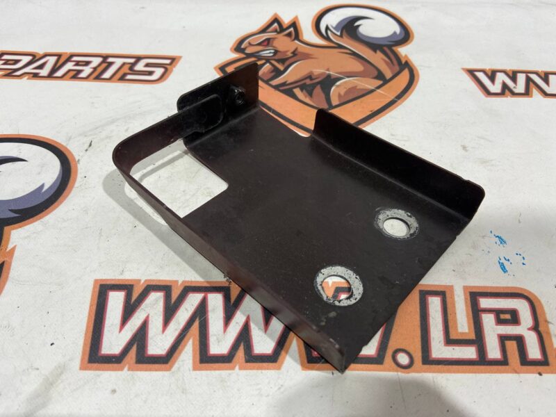 T4A6045 Wing bracket to the spar middle right JAGUAR F-PACE Used cost 20 € in stock 7 pcs.