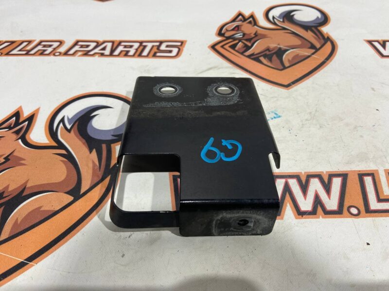 T4A6045 Wing bracket to the spar middle right JAGUAR F-PACE Used cost 20 € in stock 7 pcs.