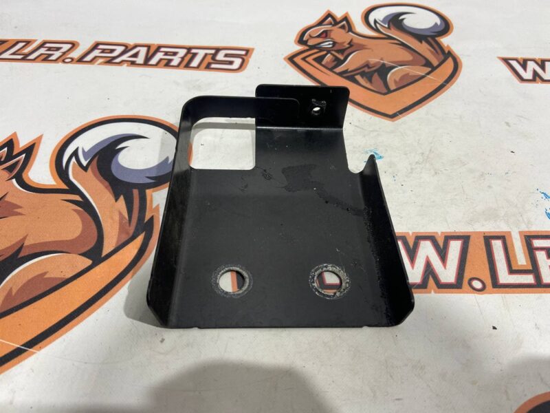 T4A6045 Wing bracket to the spar middle right JAGUAR F-PACE Used cost 20 € in stock 7 pcs.
