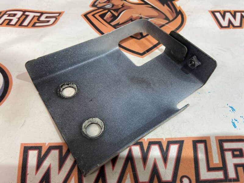 T4A6045 Wing bracket to the spar middle right JAGUAR F-PACE Used cost 20 € in stock 7 pcs.