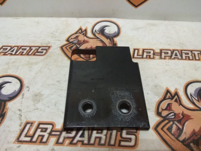 T4A6046 Wing bracket to the spar middle left JAGUAR F-PACE Used cost 20 € in stock 10 pcs.