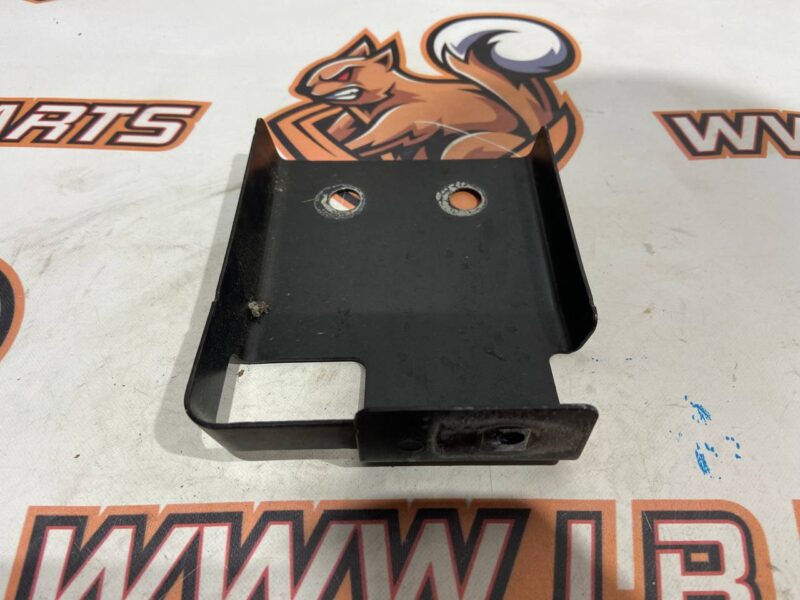 T4A6046 Wing bracket to the spar middle left JAGUAR F-PACE Used cost 20 € in stock 10 pcs.