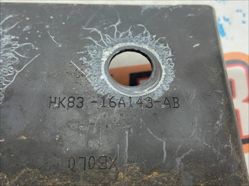 T4A6046 Wing bracket to the spar middle left JAGUAR F-PACE Used cost 20 € in stock 10 pcs.