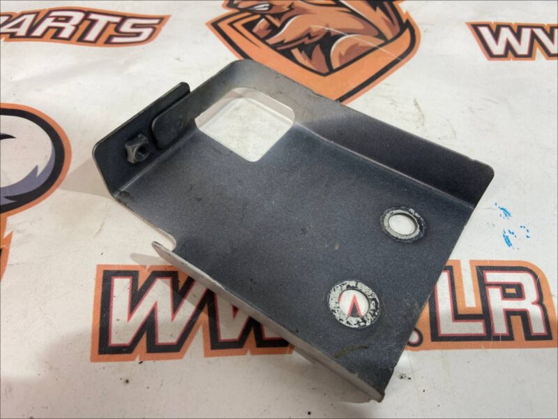 T4A6046 Wing bracket to the spar middle left JAGUAR F-PACE Used cost 20 € in stock 10 pcs.