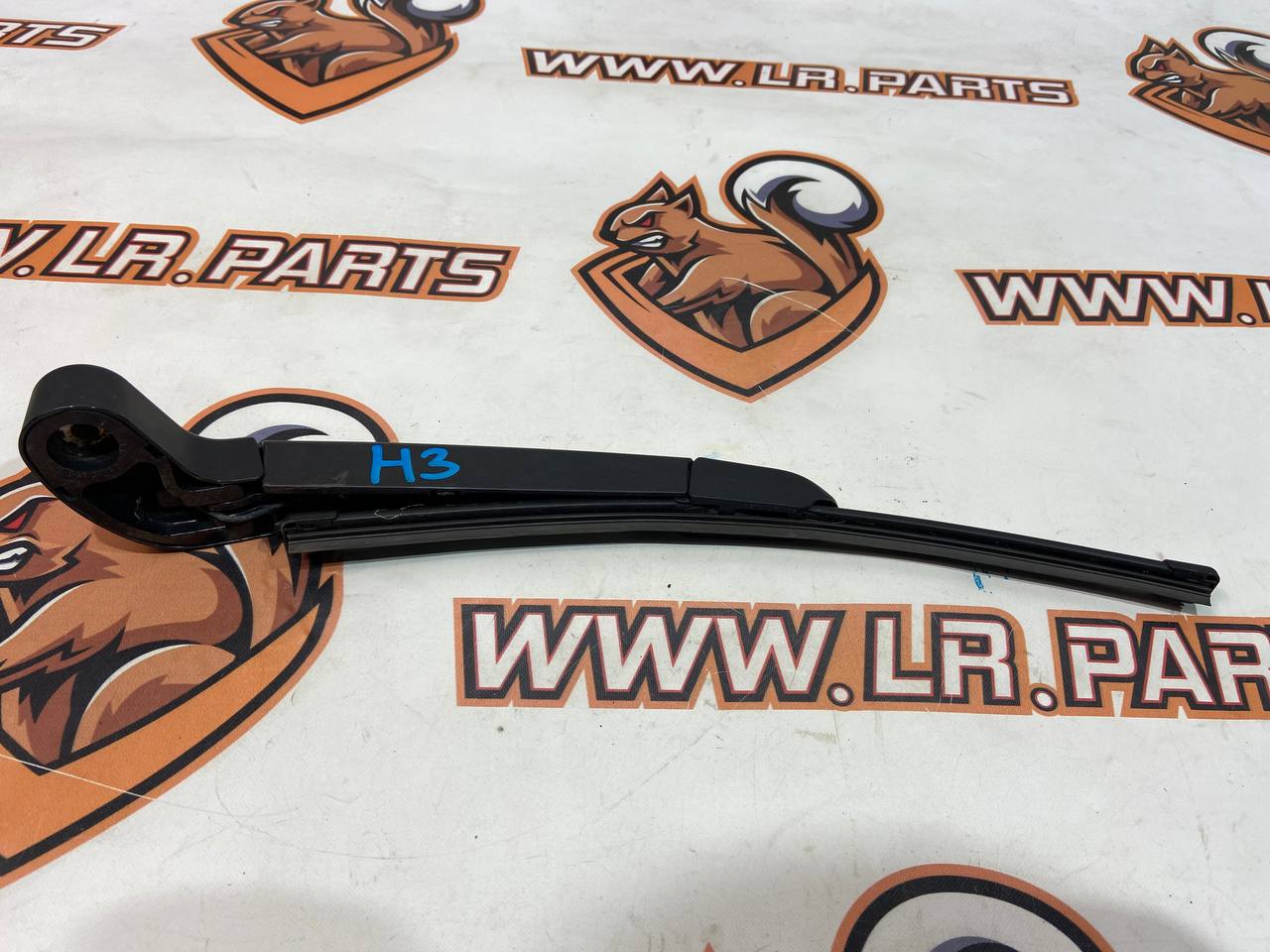 T4A6077 Rear wiper arm Jaguar F-Pace X761 (2017-) used cost 35 € in stock 1 pcs.