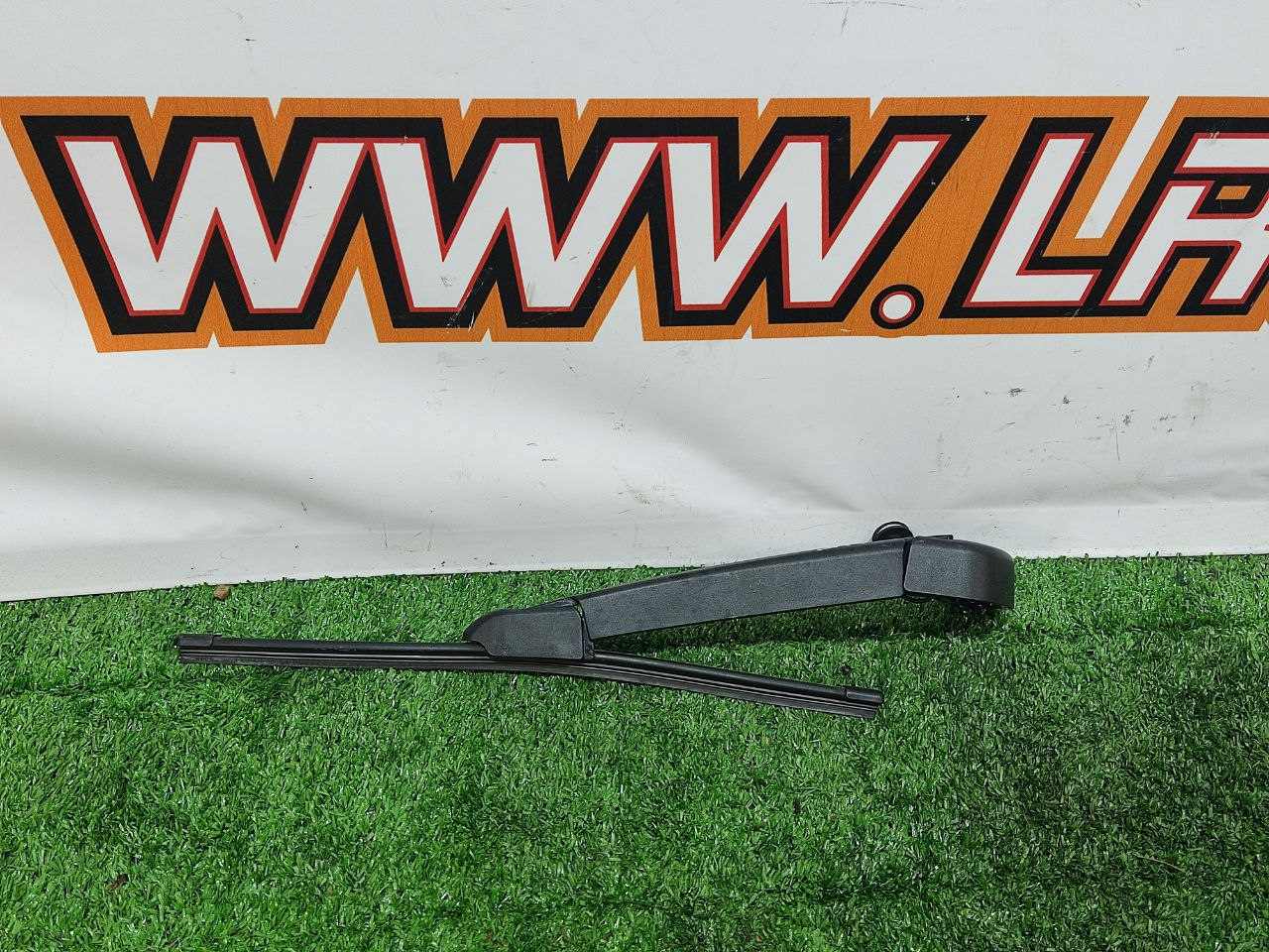 T4A6077 Rear wiper arm Jaguar F-Pace X761 (2017-) used cost 35 € in stock 1 pcs.