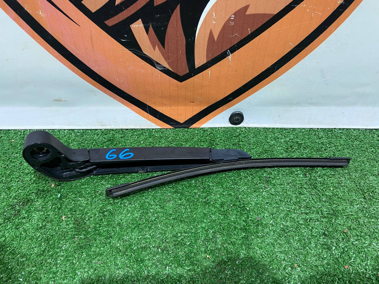 T4A6077 Rear wiper arm Jaguar F-Pace X761 (2017-) used cost 35 € in stock 1 pcs.