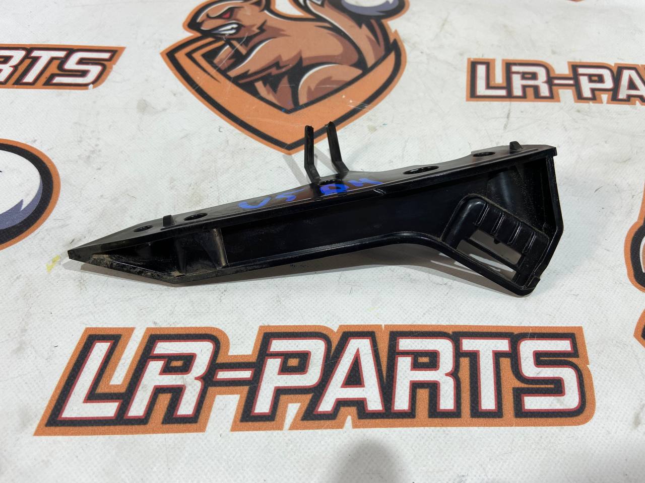 T4A6235 Right bumper bracket Kronstein Jaguar F-Pace X761 (2017-) Used cost 15 € in stock 1 pcs.