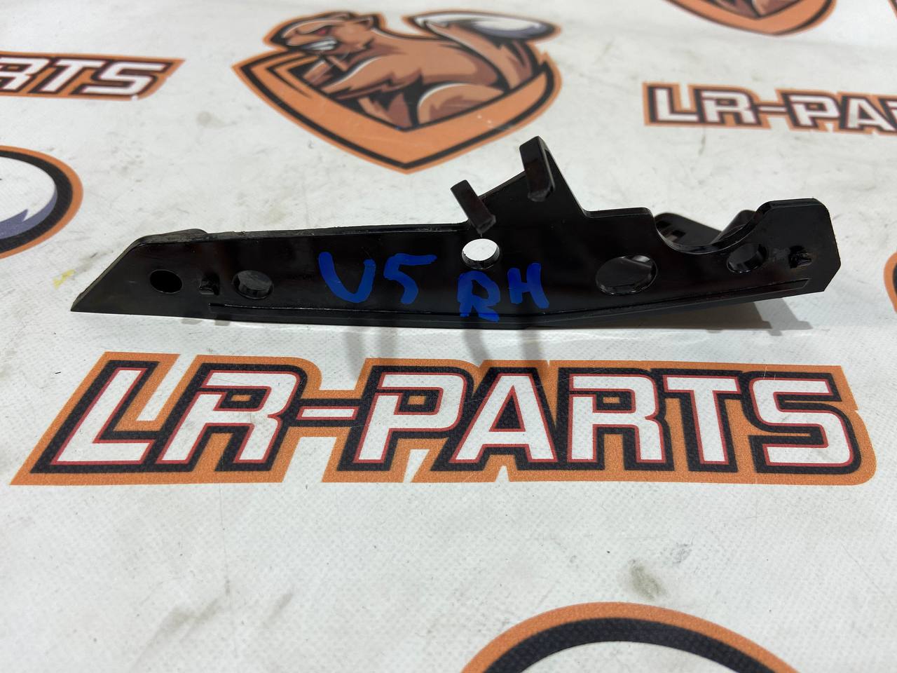 T4A6235 Right bumper bracket Kronstein Jaguar F-Pace X761 (2017-) Used cost 15 € in stock 1 pcs.