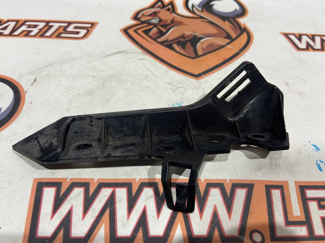 T4A6235 Right bumper bracket Kronstein Jaguar F-Pace X761 (2017-) Used cost 15 € in stock 1 pcs.