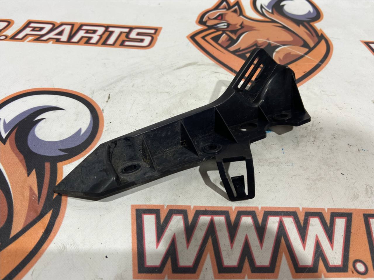 T4A6235 Right bumper bracket Kronstein Jaguar F-Pace X761 (2017-) Used cost 15 € in stock 1 pcs.