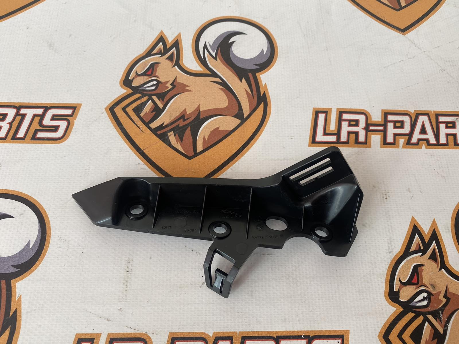 T4A6235 Right bumper bracket Kronstein Jaguar F-Pace X761 (2017-) Used cost 15 € in stock 1 pcs.