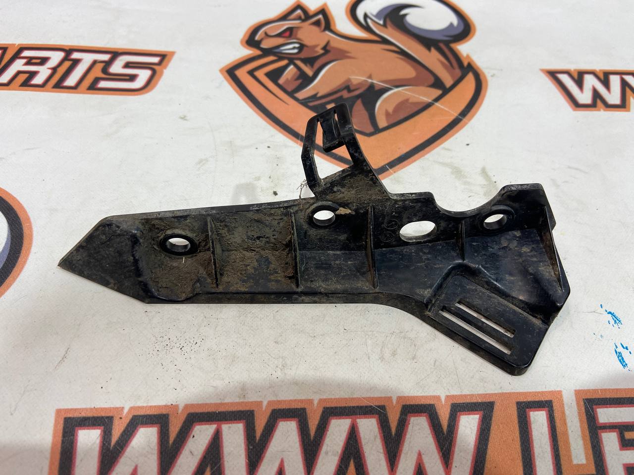 T4A6236 Left front bumper mounting bracket Jaguar F-Pace X761 (2017-) Used cost 15 € in stock 1 pcs.