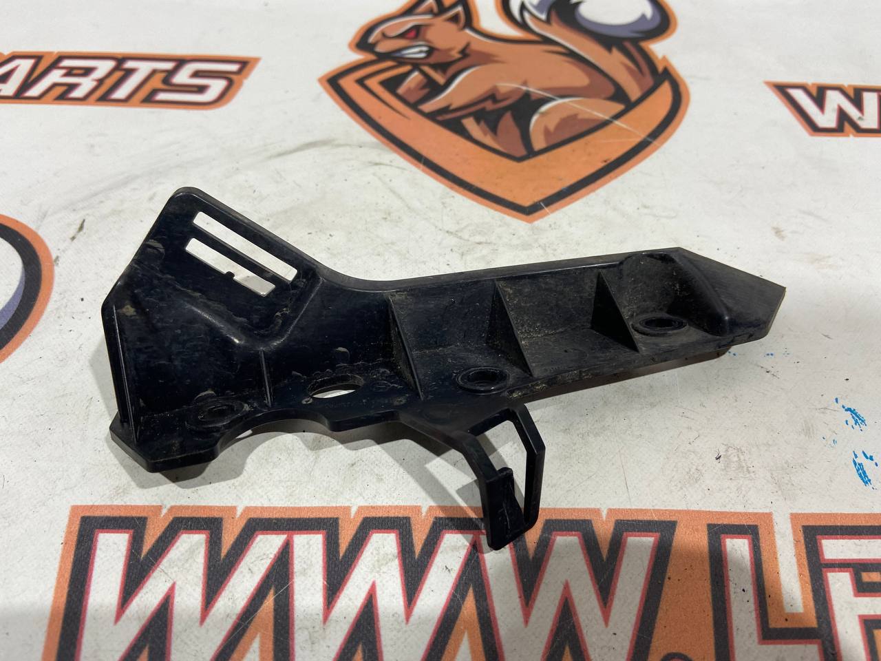 T4A6236 Left front bumper mounting bracket Jaguar F-Pace X761 (2017-) Used cost 15 € in stock 1 pcs.