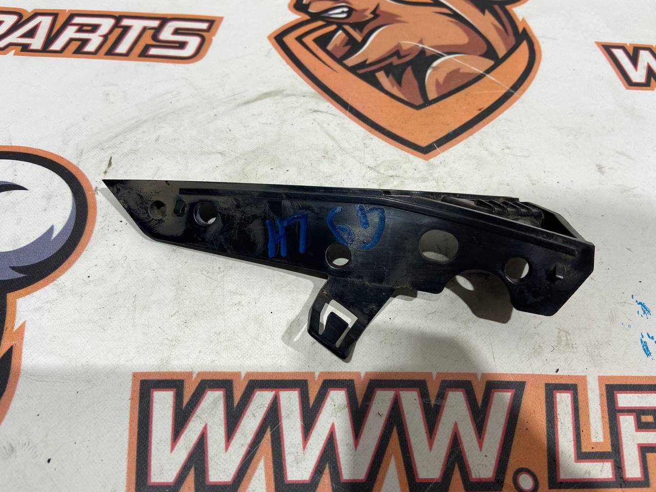 T4A6236 Left front bumper mounting bracket Jaguar F-Pace X761 (2017-) Used cost 15 € in stock 1 pcs.