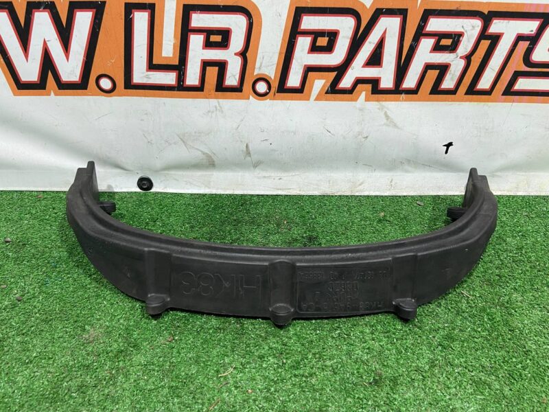 T4A7375 Hood deflector Jaguar F-Pace X761 (2017-) Used cost 100 € in stock 4 pcs.