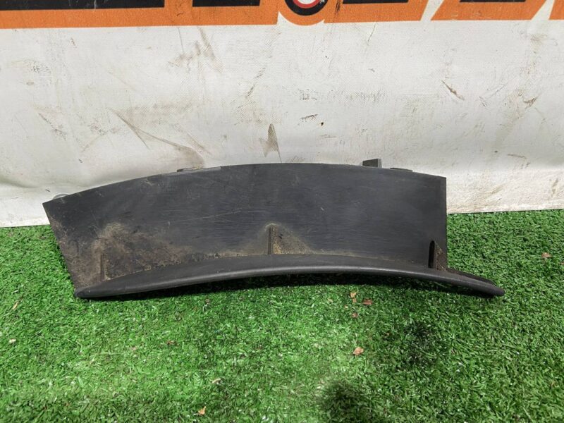 T4A7401 Rear wheel arch molding right Jaguar F-Pace X761 (2017-) used cost 25 € in stock 5 pcs.