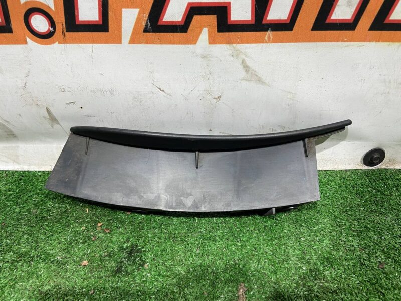 T4A7402 Molding of the rear wheel arch left JAGUAR F-PACE Used cost 25 € in stock 3 pcs.