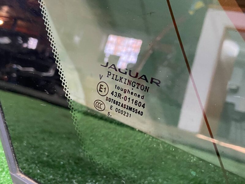 T4A9563 Side right rear glass for Jaguar F-Pace X761 (2017-) USED cost 160 € in stock 1 pcs.