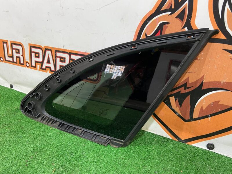 T4A9565 Left rear body glass Jaguar F-Pace X761 (2017-) USED cost 160 € in stock 2 pcs.