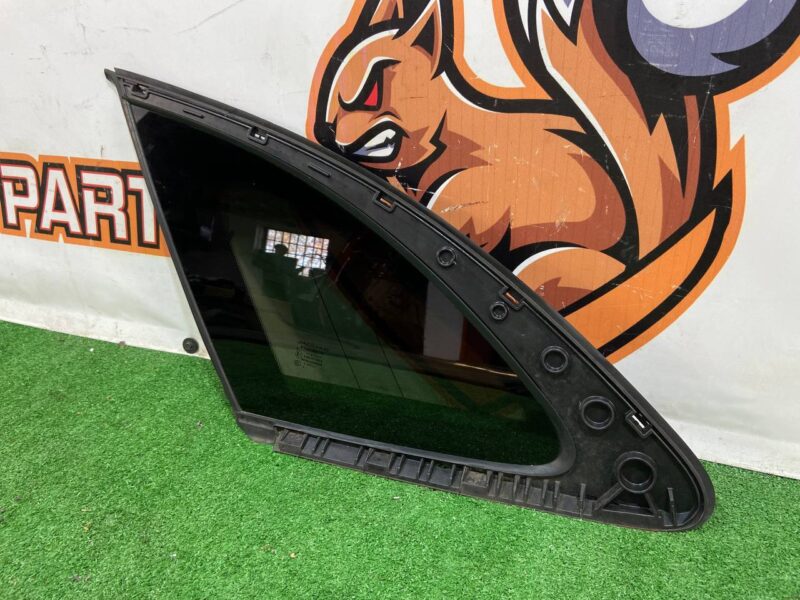 T4A9563 Side right rear glass for Jaguar F-Pace X761 (2017-) USED cost 160 € in stock 1 pcs.