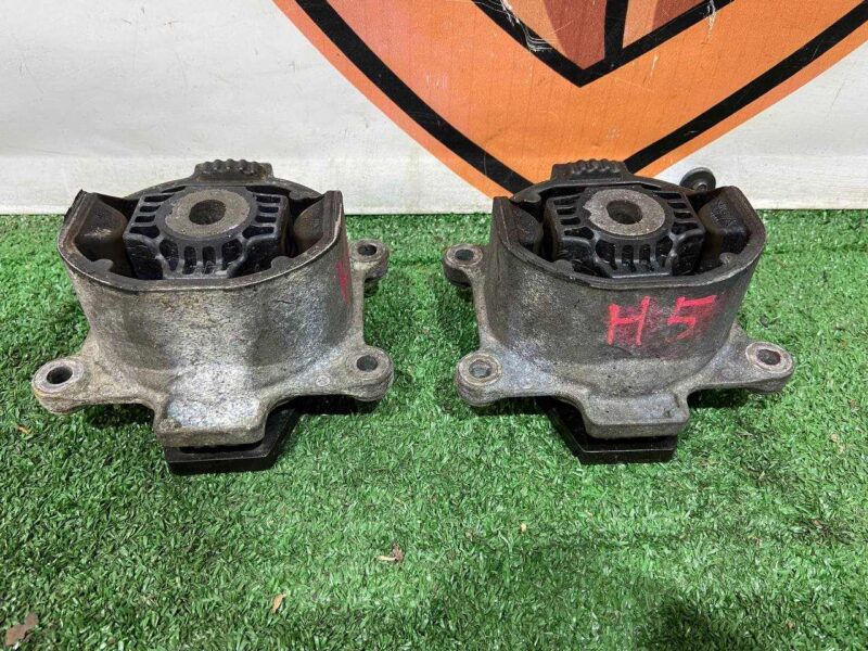 T4K10104 Jaguar I-Pace Electric Motor Support (2018-) Used cost 60 € in stock 5 pcs.